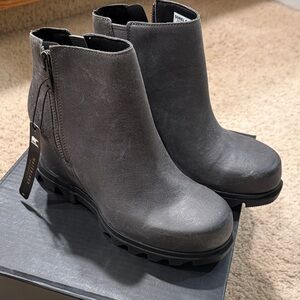 Brand New - Leather Sorel Women's Joan Wedge lll Boots - Size 8